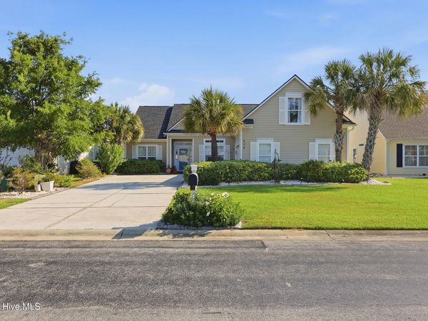694 Meadowbrook Lane NW, Calabash, NC 28467