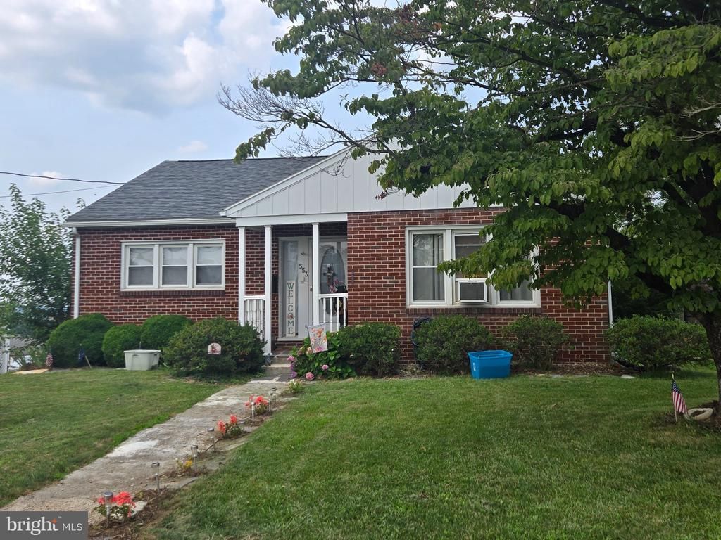 553 E MAIN STREET, DALLASTOWN, PA 17313