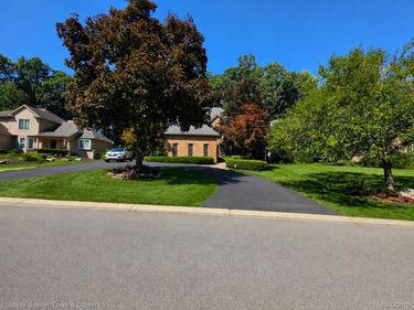 5555 Bentwood Lane, Commerce Township, Mi 48382
