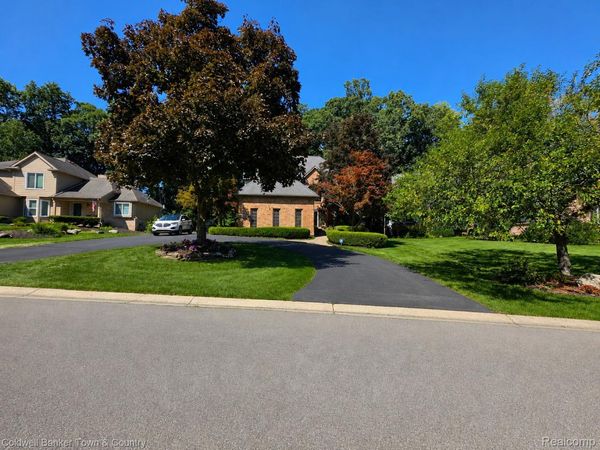 5555 Bentwood Lane, Commerce Township, Mi 48382