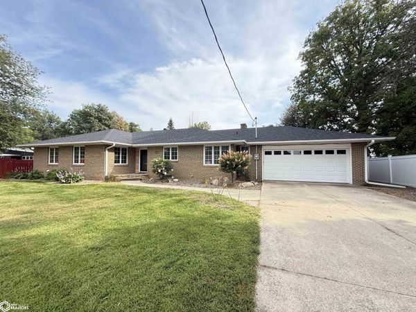 715 4th Avenue SE, Hampton, IA 50441