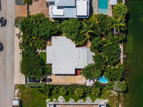 12 Bay Drive, Saddle Bunch, FL 33040