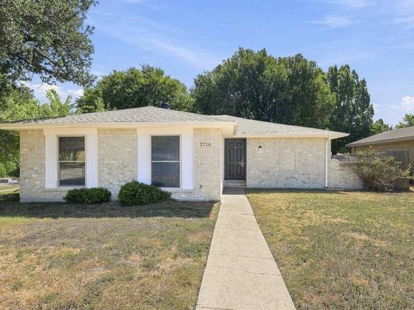 2718 Oakmont Drive, Lancaster, TX 75134