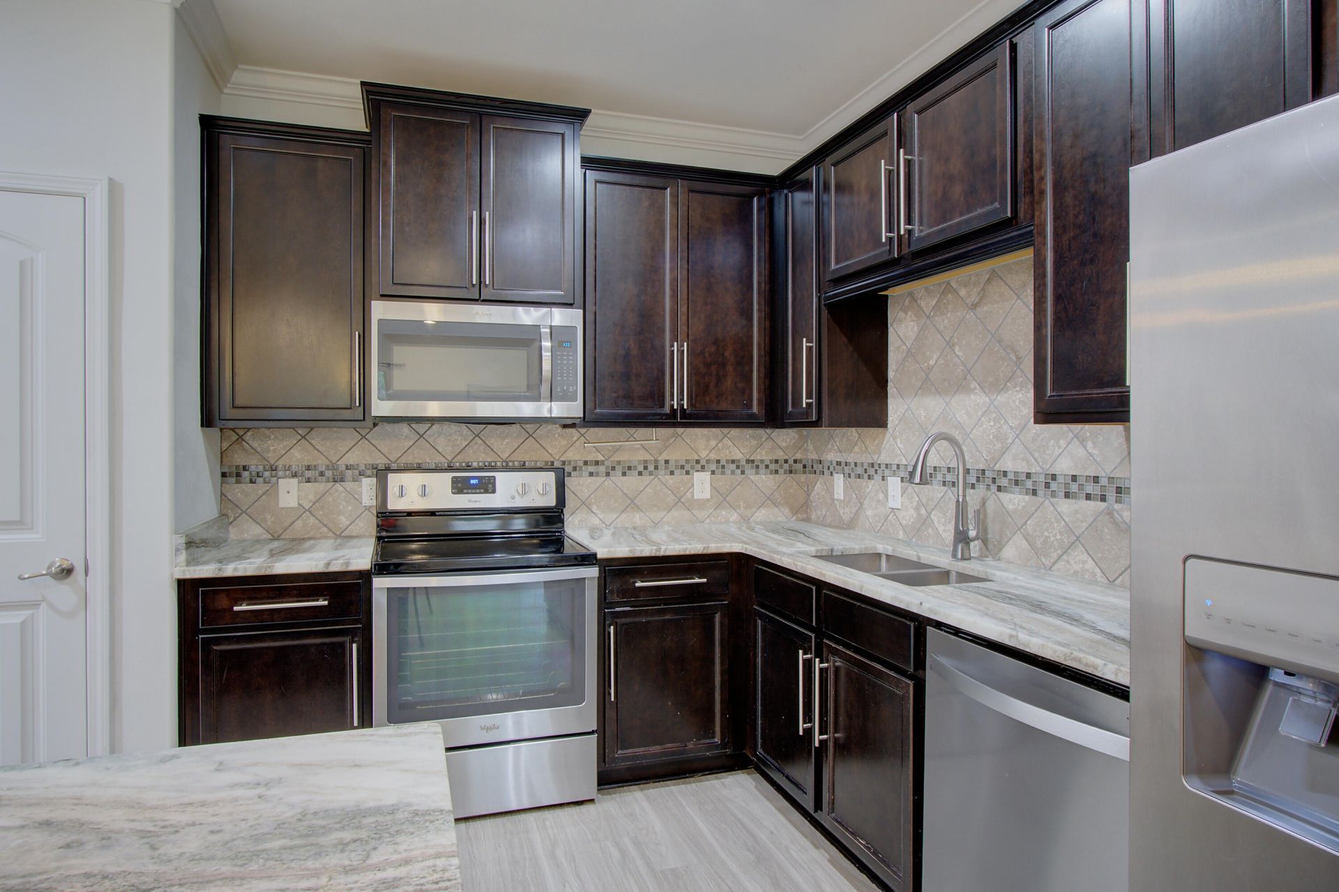 221 S Lamplighter Lane Photo 4