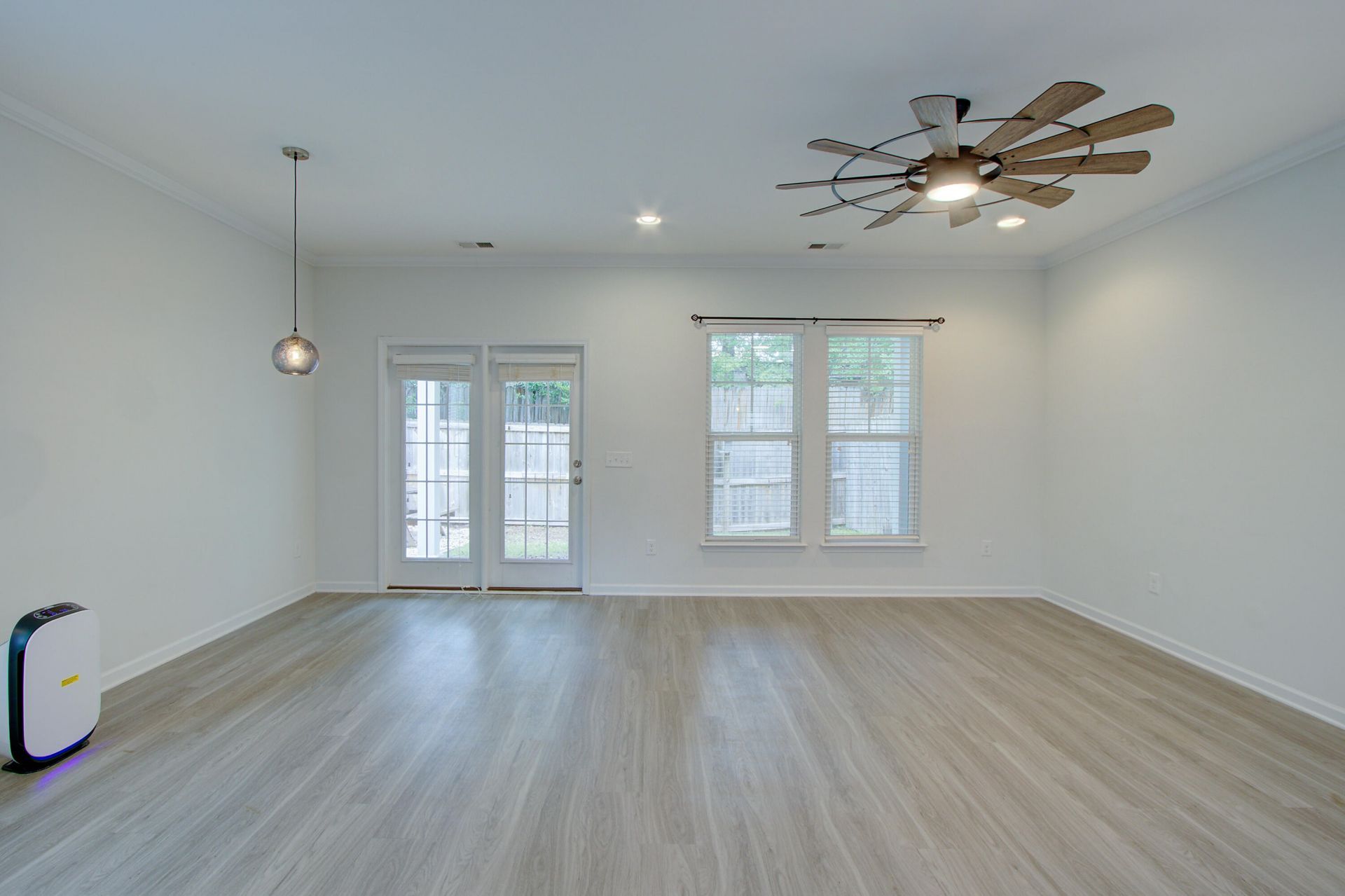 221 S Lamplighter Lane Photo 9