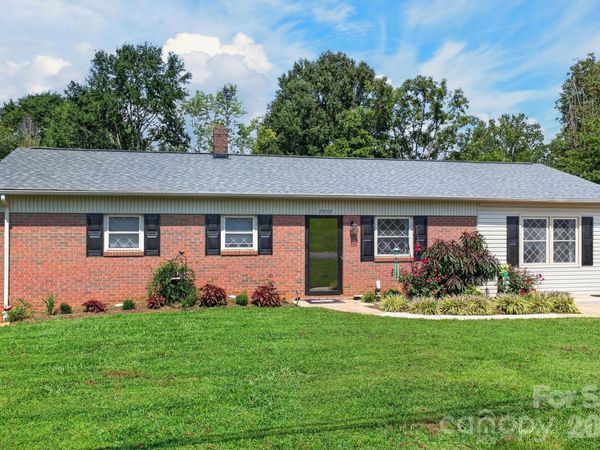 2559 Sweetbriar Circle , Lenoir, NC 28645