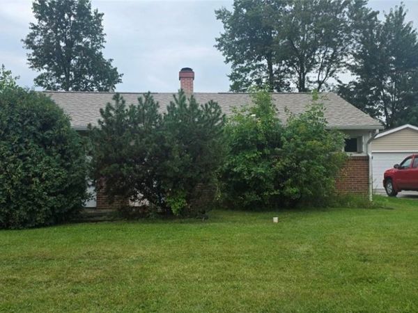 16 Riverdale Drive, Grand Island, NY 14072