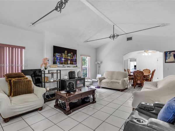 4727 NE 1st Ct , Miami, FL 33137
