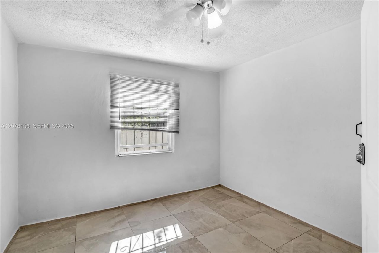4727 NE 1st Ct , Miami, FL 33137 Photo