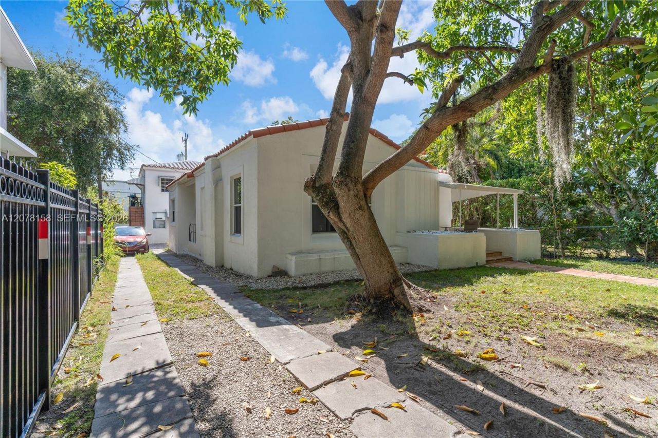 4727 NE 1st Ct , Miami, FL 33137 Photo
