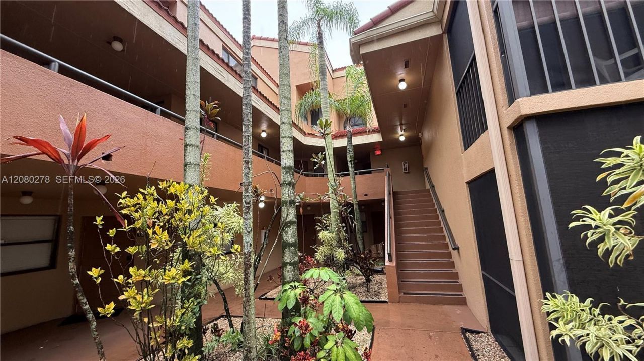 15525 Miami Lakeway N, Unit 206, Miami Lakes, FL 33014 Photo