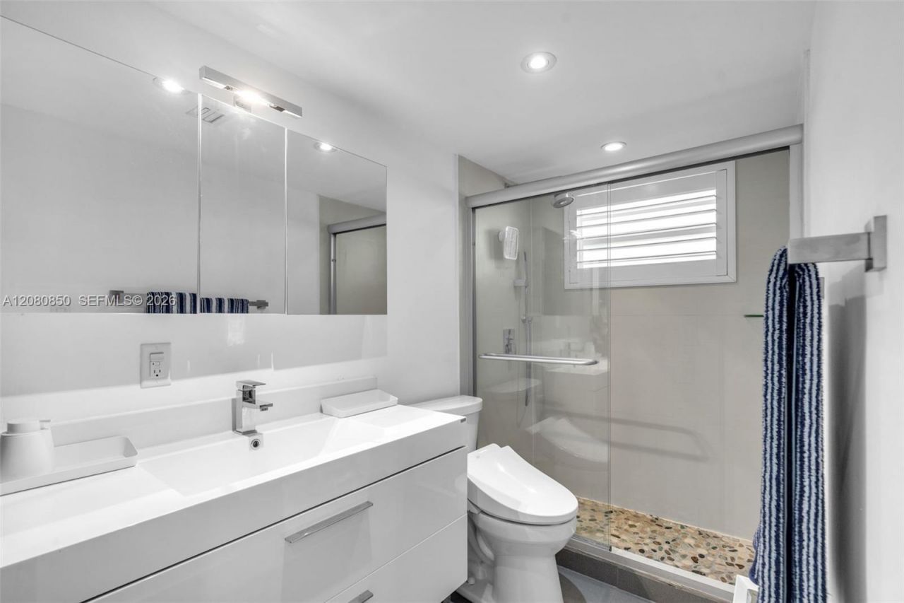 730 Pennsylvania Ave, Unit 705, Miami Beach, FL 33139 Photo