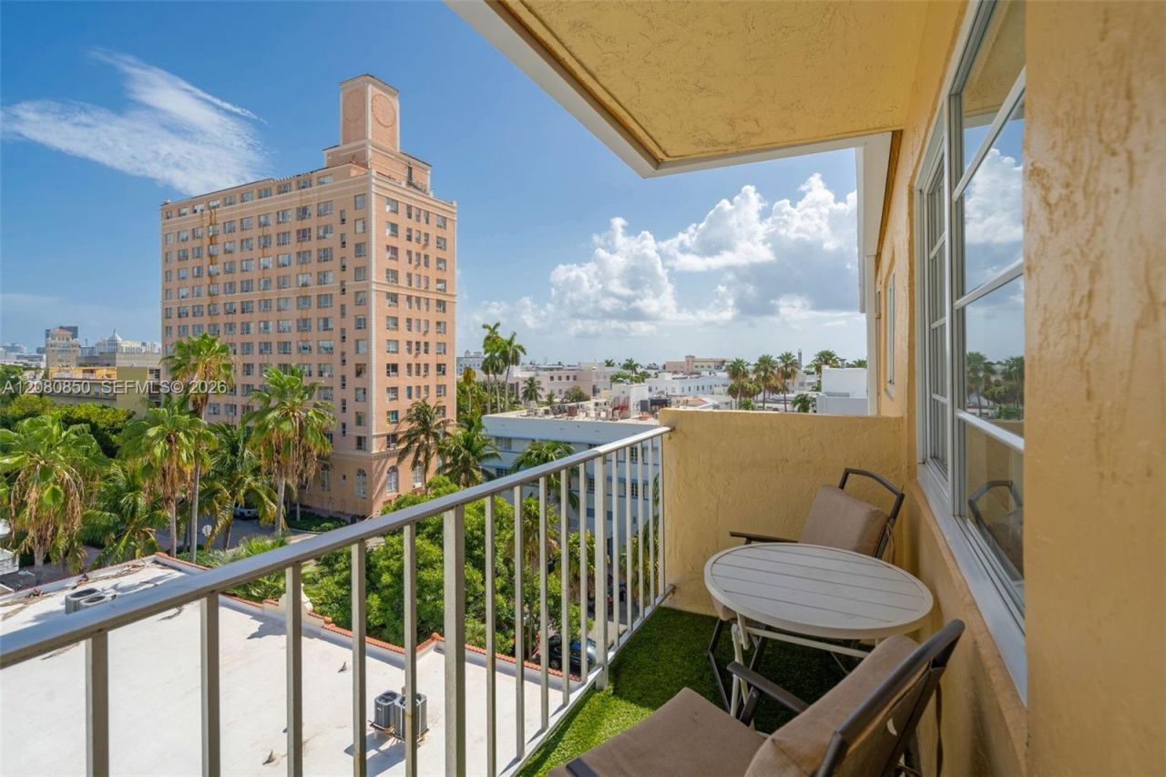 730 Pennsylvania Ave, Unit 705, Miami Beach, FL 33139 Photo