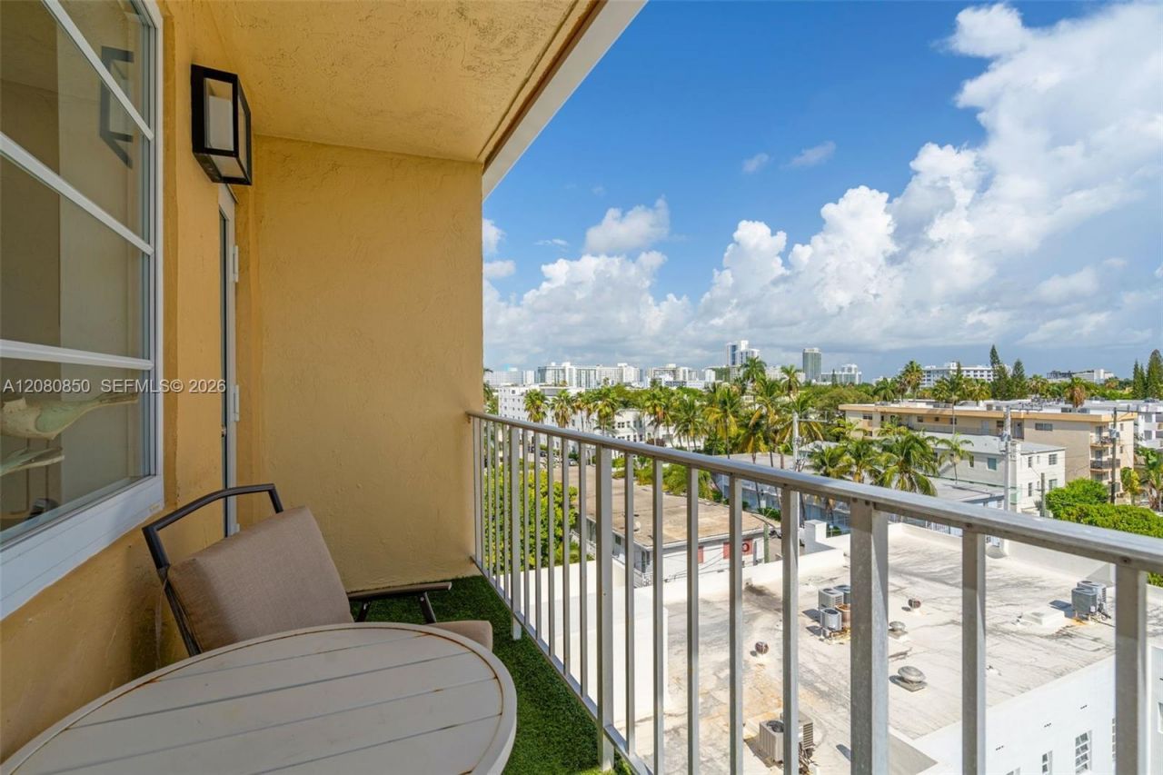 730 Pennsylvania Ave, Unit 705, Miami Beach, FL 33139 Photo