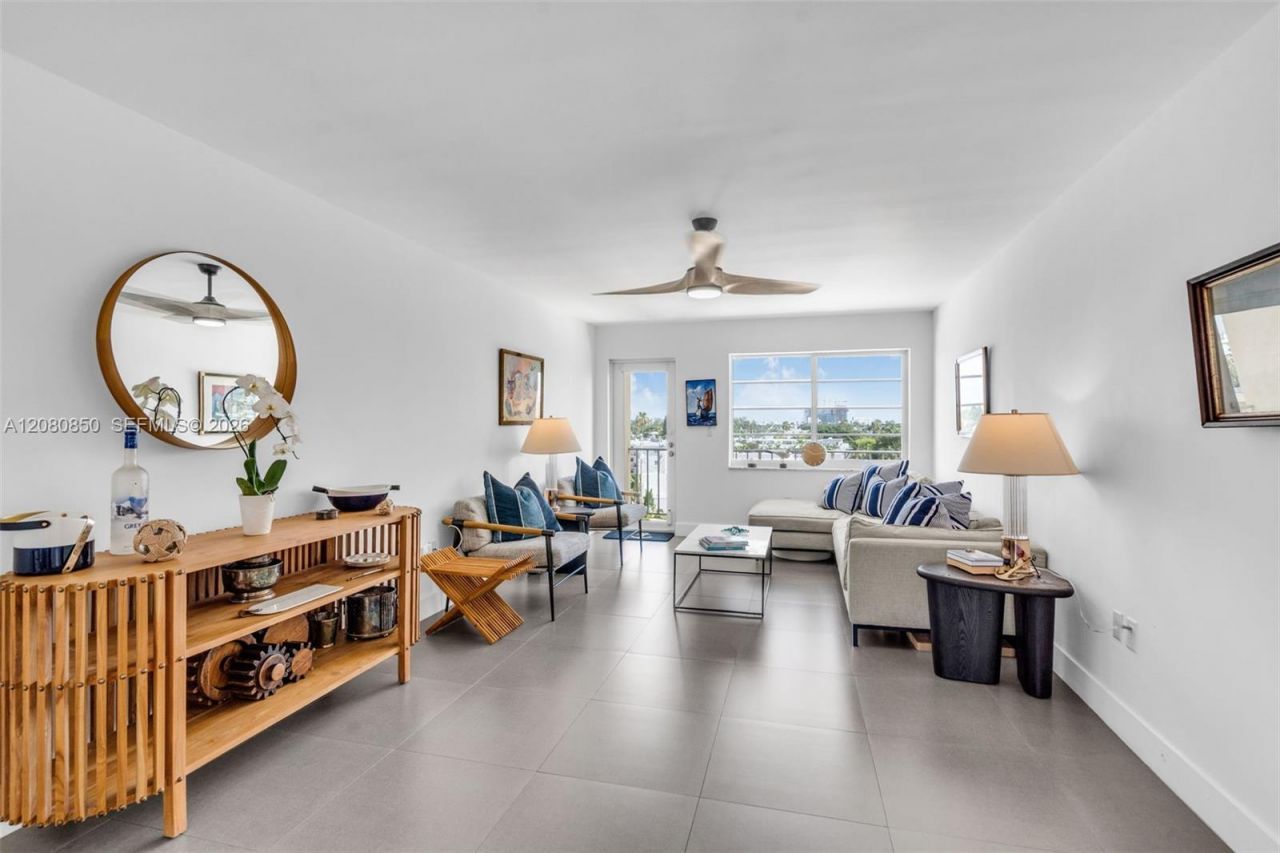 730 Pennsylvania Ave, Unit 705, Miami Beach, FL 33139 Photo