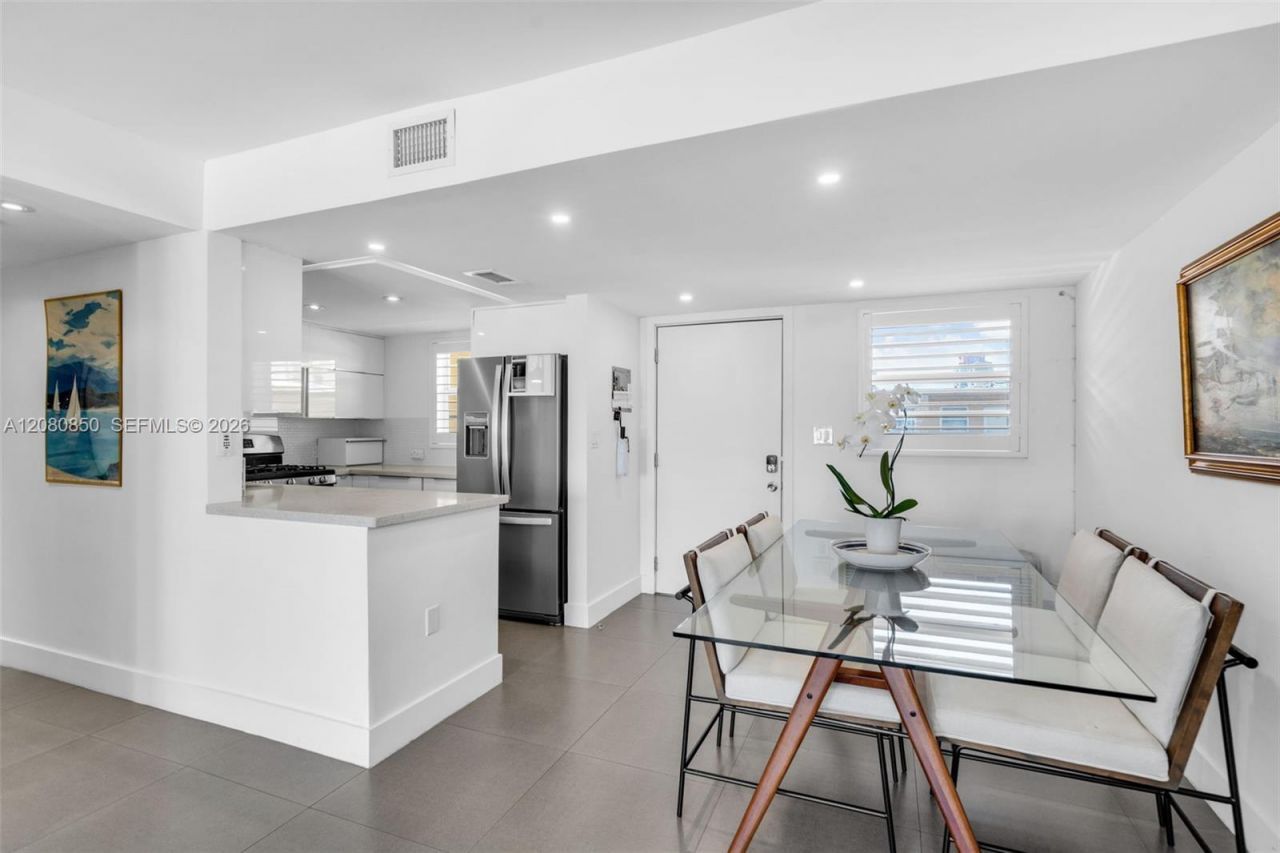 730 Pennsylvania Ave, Unit 705, Miami Beach, FL 33139 Photo
