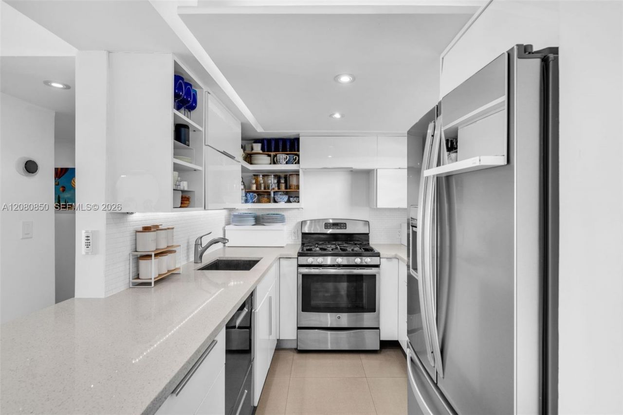 730 Pennsylvania Ave, Unit 705, Miami Beach, FL 33139 Photo
