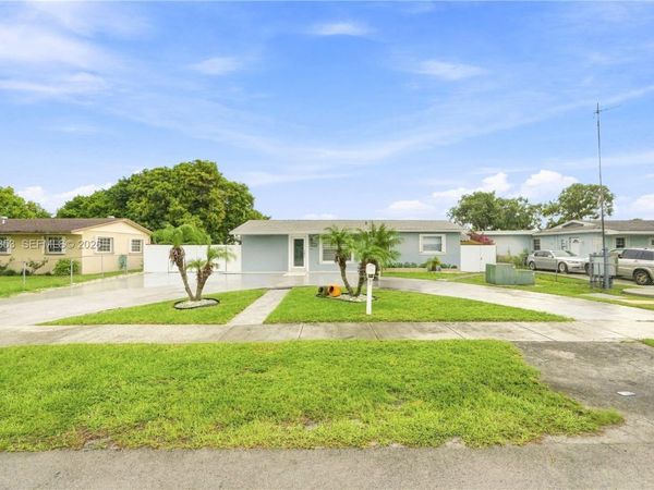 4111 NW 203rd Ln , Miami Gardens, FL 33055