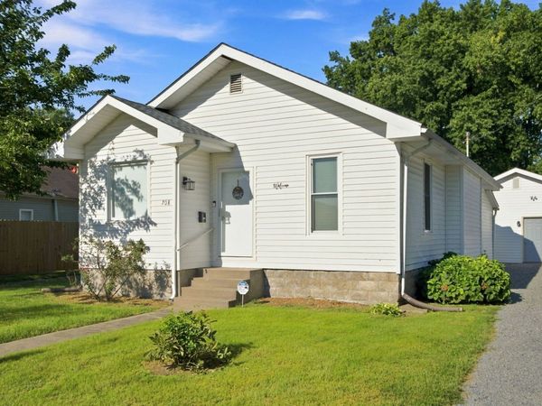 708 S Bentley Street , Marion, IL 62959