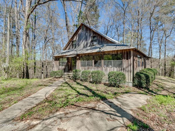 2406 Scr 563 , Morton, MS 39117
