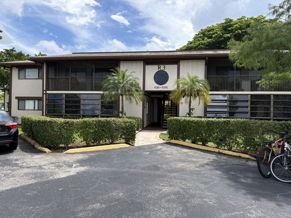9391 S Belfort Circle, Unit 211, Tamarac, FL 33321