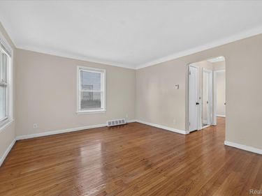 5260 University Place, Detroit, Mi 48224