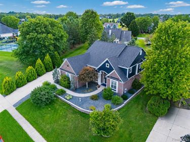 624 Nairn Circle, Highland Township, Mi 48357