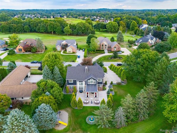 624 Nairn Circle, Highland Township, Mi 48357