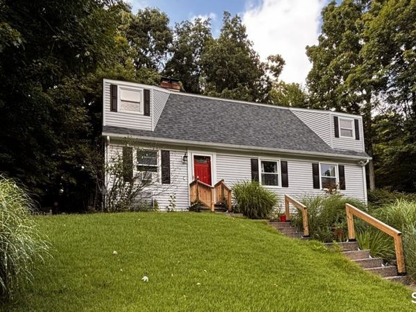 138 Red Robin , Naugatuck, CT 06770