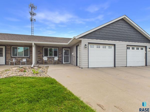 2204 S Mary Beth Ave, Sioux Falls, SD 57106