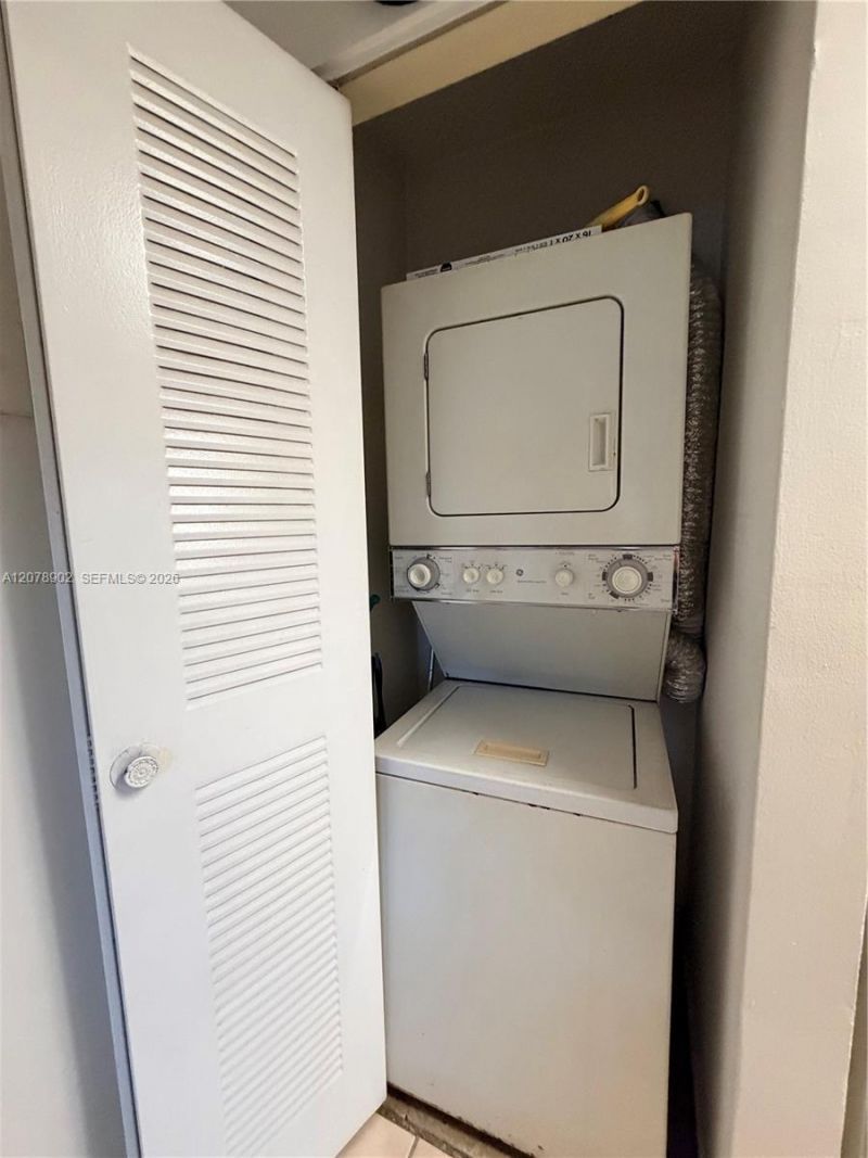 351 Palm Way , Unit 104, Pembroke Pines, FL 33025 Photo