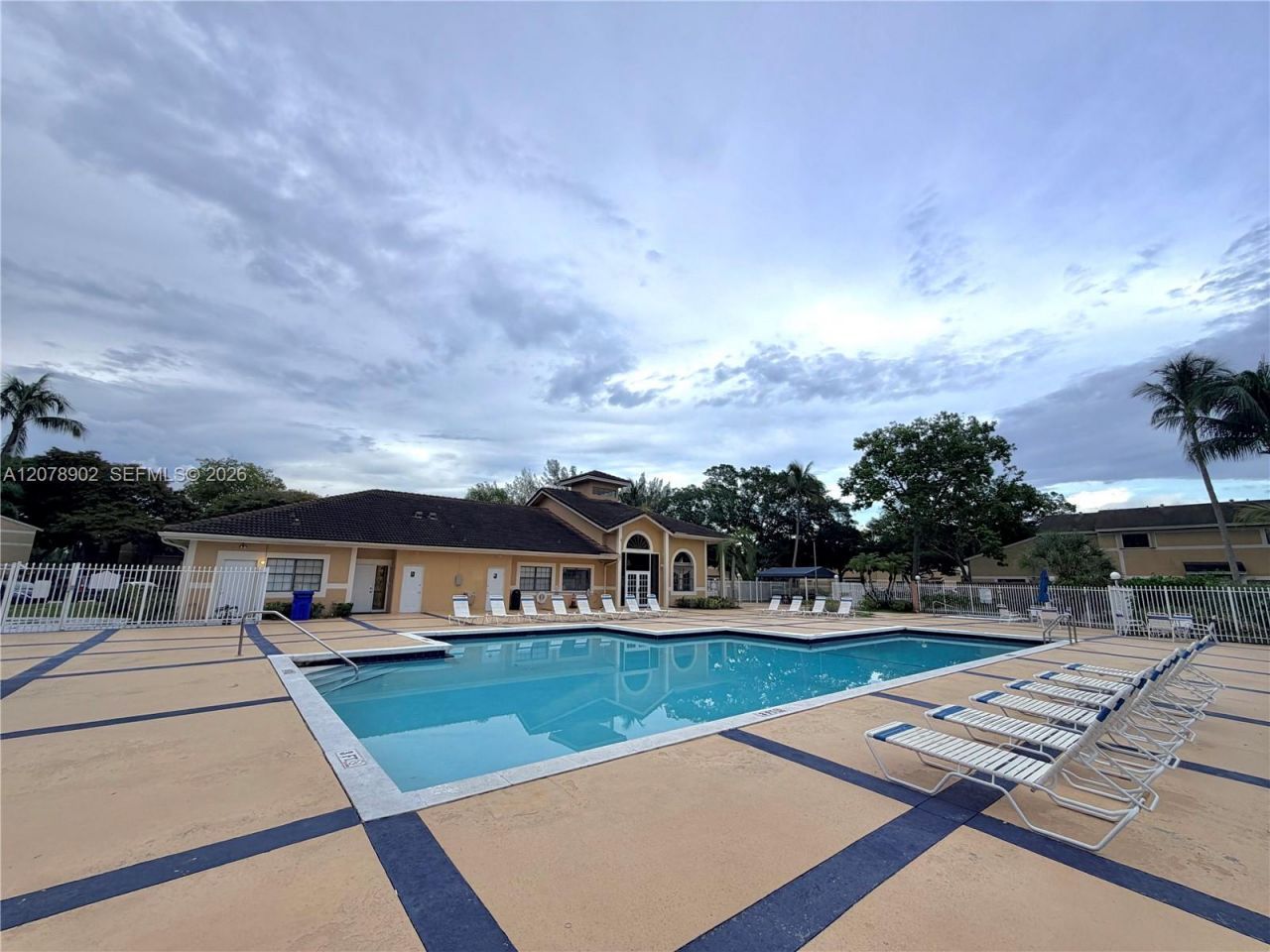 351 Palm Way , Unit 104, Pembroke Pines, FL 33025 Photo