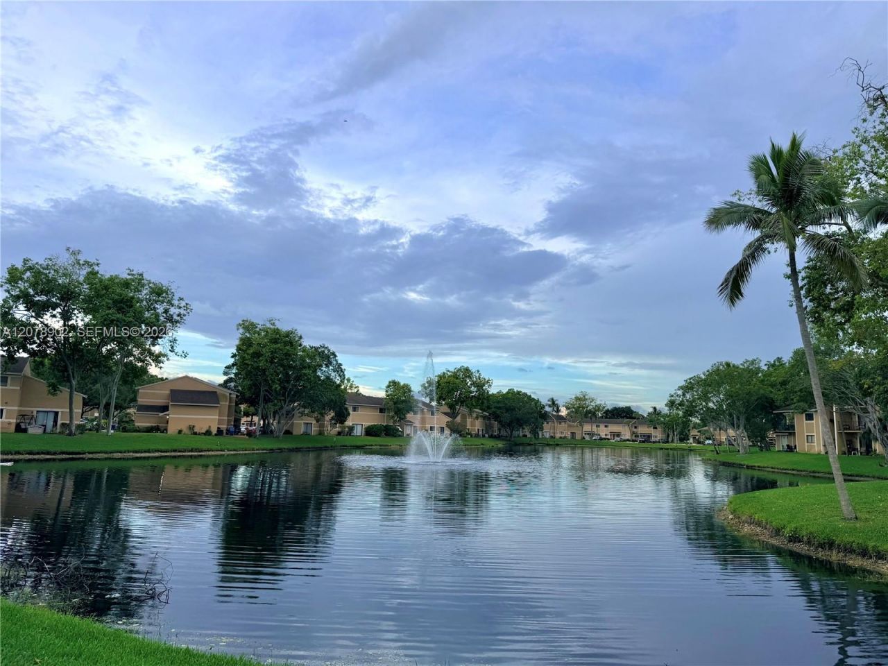 351 Palm Way , Unit 104, Pembroke Pines, FL 33025 Photo