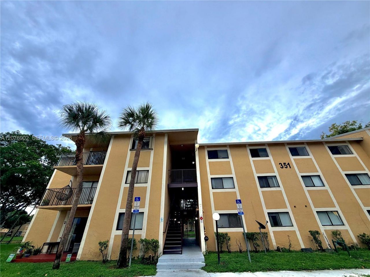 351 Palm Way , Unit 104, Pembroke Pines, FL 33025 Photo