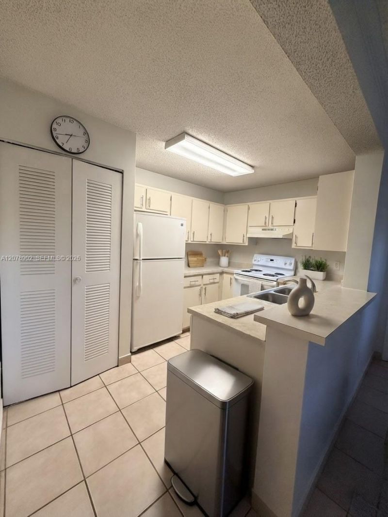 351 Palm Way , Unit 104, Pembroke Pines, FL 33025 Photo