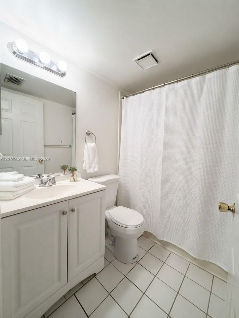 351 Palm Way , Unit 104, Pembroke Pines, FL 33025 Photo
