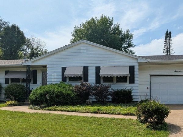 1732 Monterey Court , Bettendorf, IA 52722