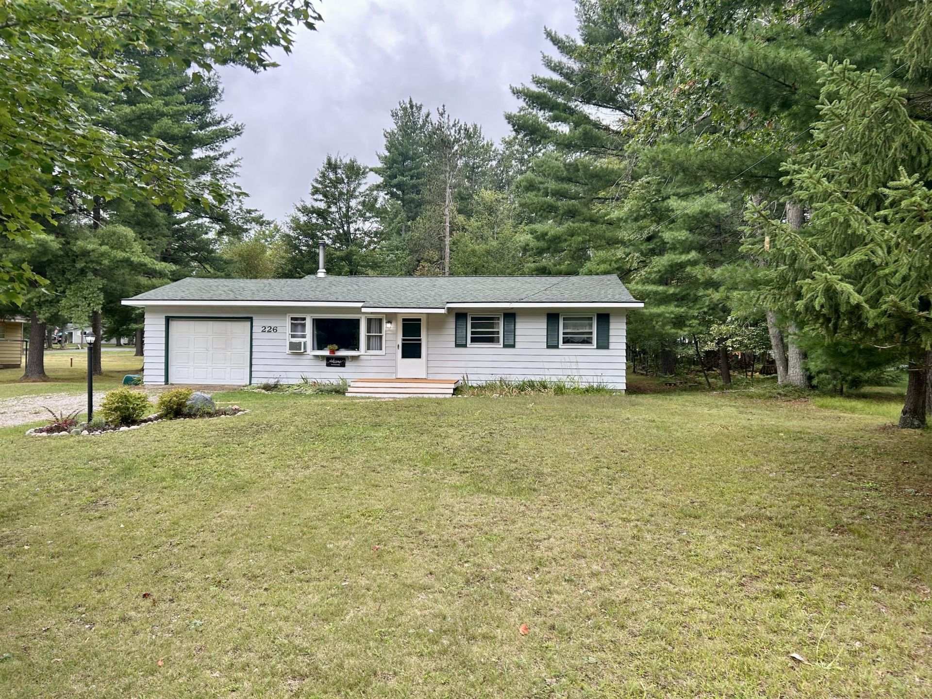 226 Center Drive, Roscommon, MI 48653 Main Photo