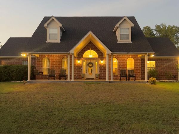 310 E 10th ST, Elgin, TX 78621