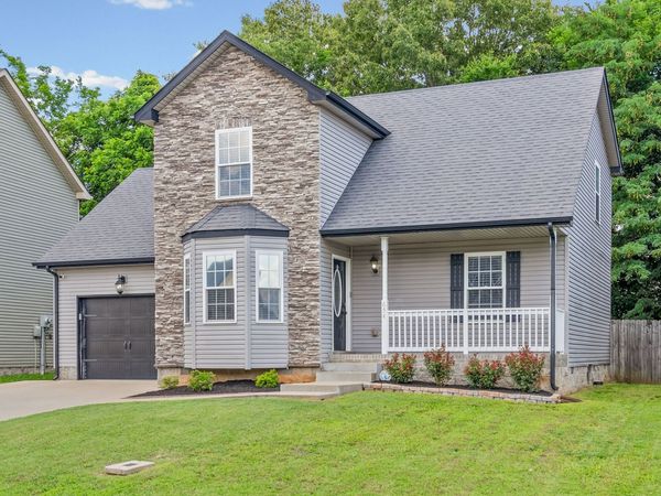 654 Fox Hound Dr , Clarksville, TN 37040