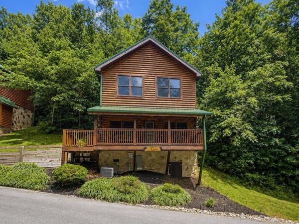 645 Chickasaw Gap Way , Pigeon Forge, TN 37863