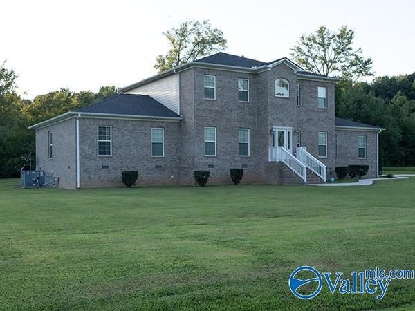 204 Carolyn Street, Bridgeport, AL 35740