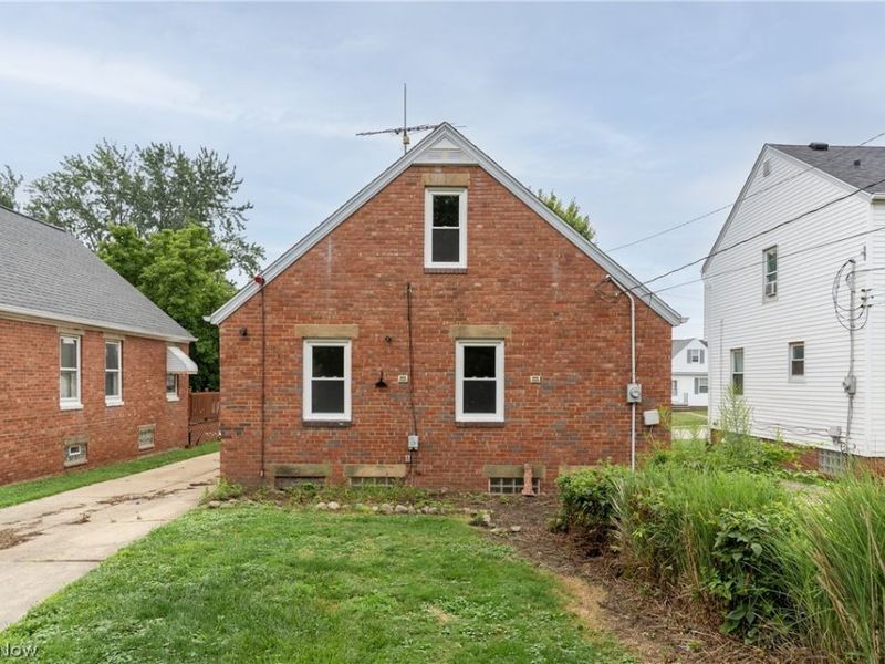 10201 Grace Avenue , Garfield Heights, OH 44125 Photo 4