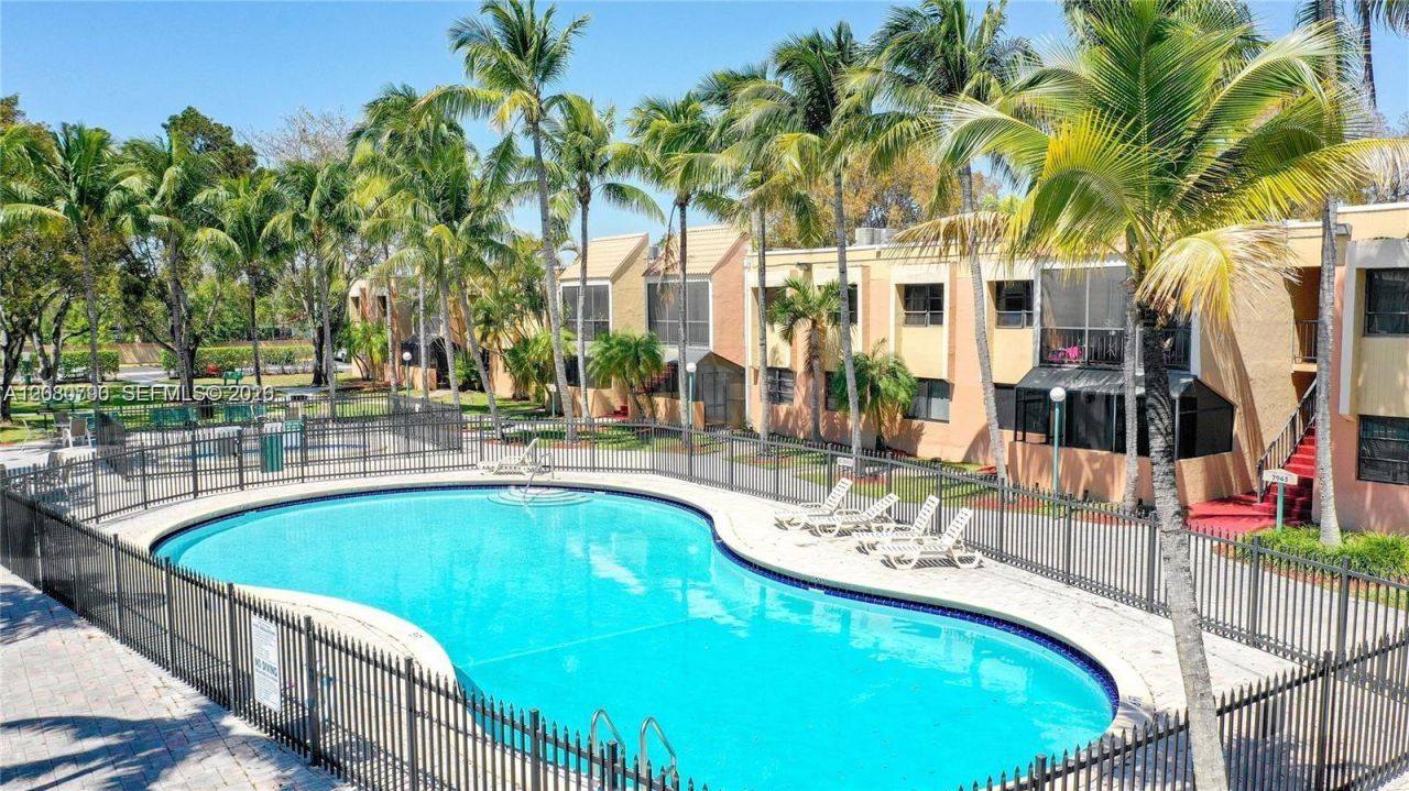 7915 SW 104th St , Unit 202G, Miami, FL 33156 Photo