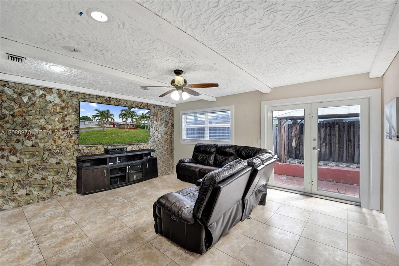 541 N 70th Ter, Hollywood, FL 33024 Photo