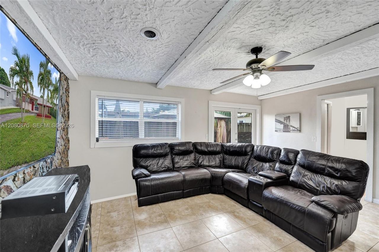 541 N 70th Ter, Hollywood, FL 33024 Photo