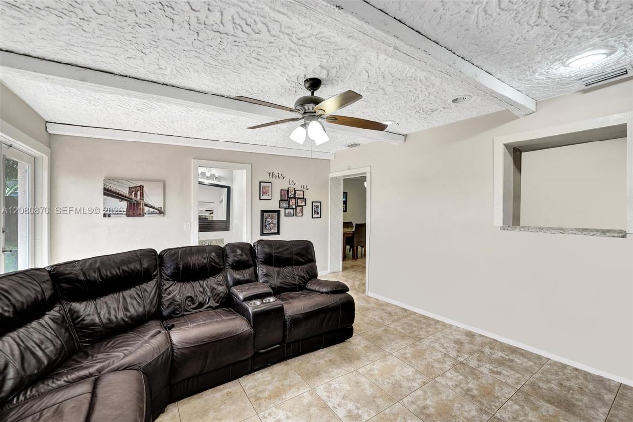 541 N 70th Ter, Hollywood, FL 33024 Photo