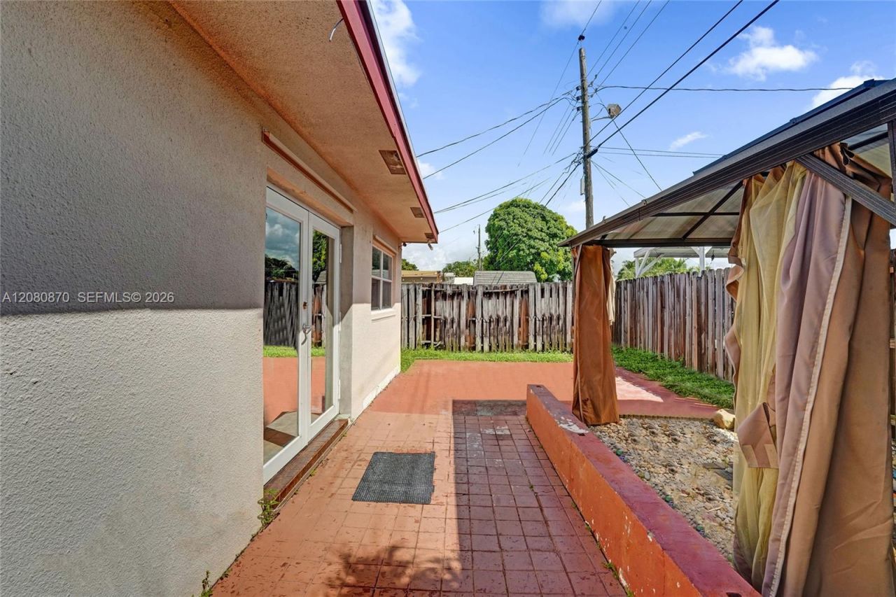 541 N 70th Ter, Hollywood, FL 33024 Photo