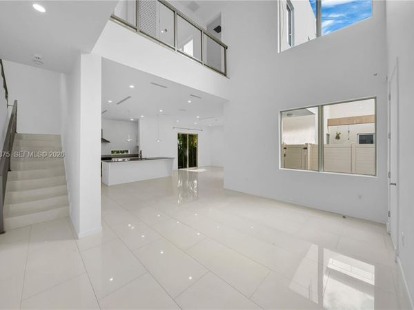 3253 Mcdonald St, Unit 3253, Miami, FL 33133