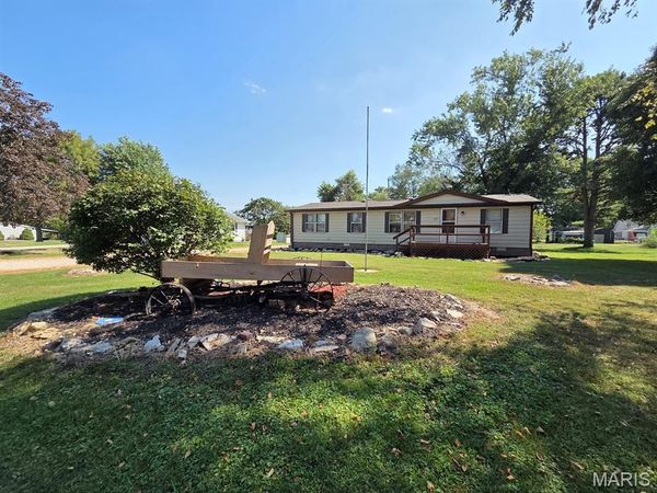 207 Main Street, La Belle, MO 63447